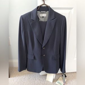 Tahari pant suit with tags